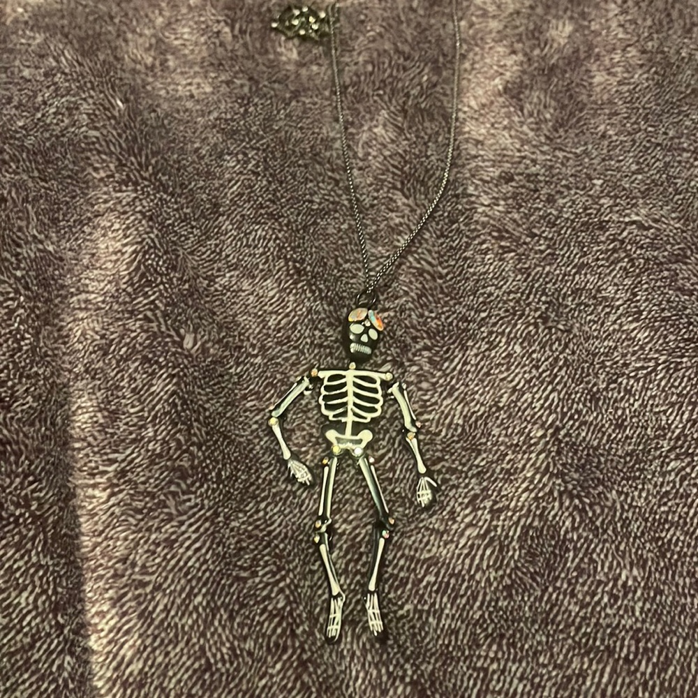Betsey Johnson skeleton necklace only worn once